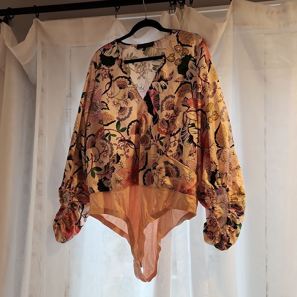 Eloquii floral bodysuit in beautiful pink shades size 20